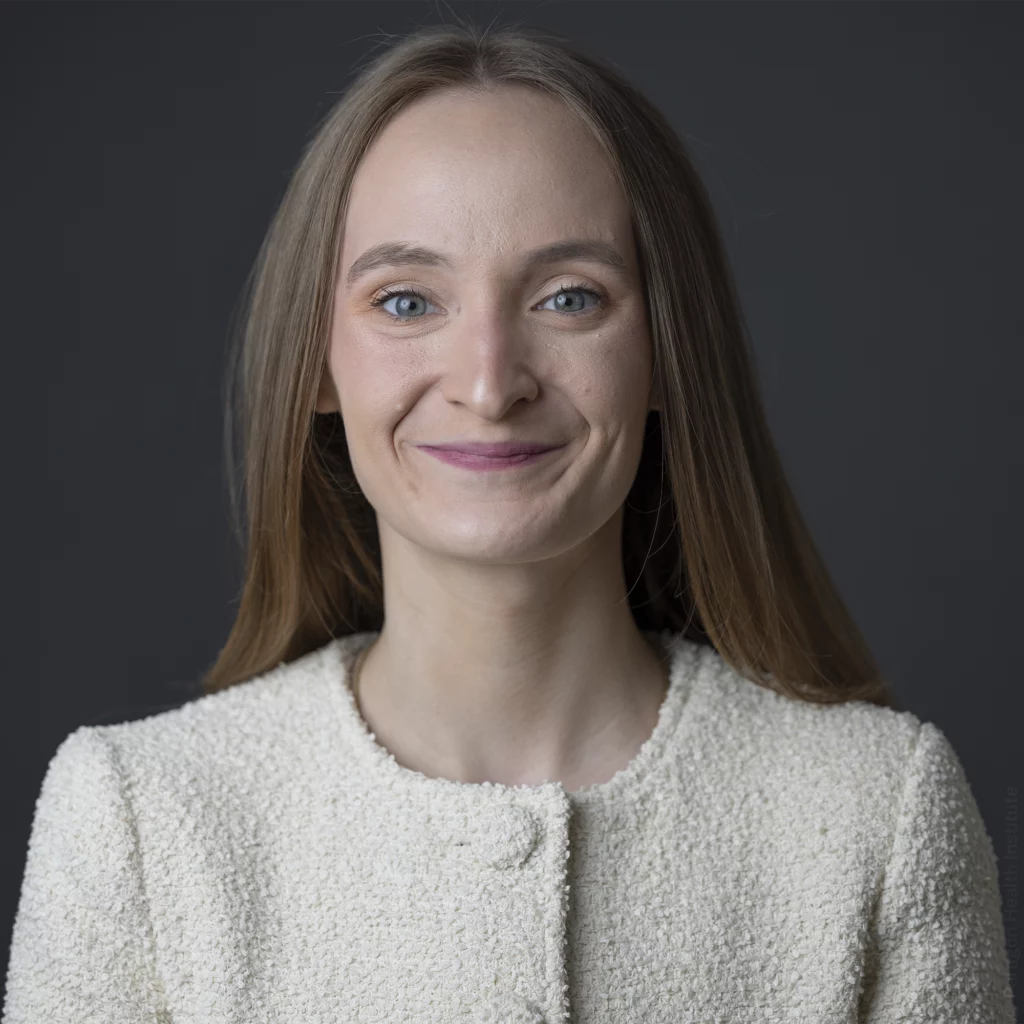 ELLE KALISZ HEADSHOT SMALLER 186A6472 V2